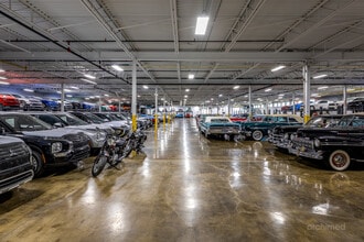 4444 Rue Jarry E, Montréal, QC for sale Interior Photo- Image 2 of 3