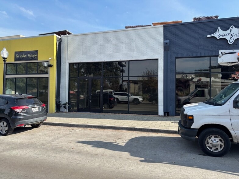 1904-1908 Greenville Ave, Dallas, TX for lease - Building Photo - Image 2 of 8