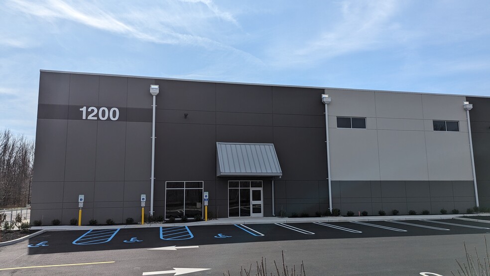 1200 Pine Brook Rd, Tinton Falls, NJ for lease - Building Photo - Image 2 of 5