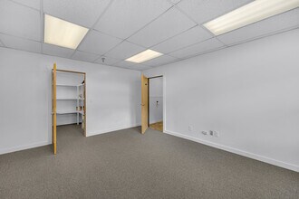 56835 Venture Ln, Sunriver, OR for lease Interior Photo- Image 2 of 5