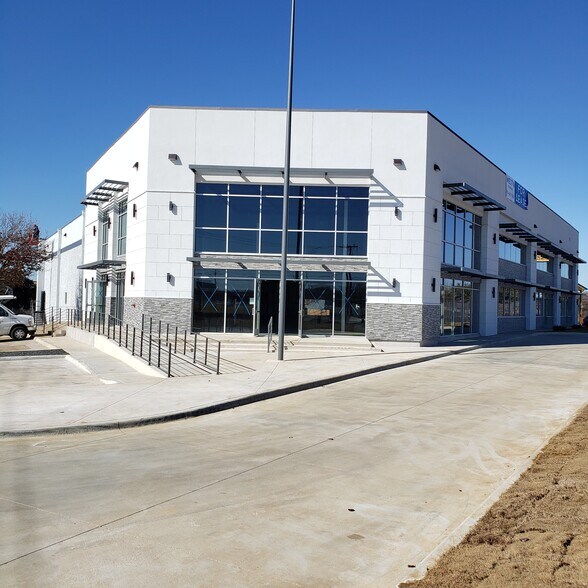 1875 N Interstate 35E, Carrollton, TX for lease - Building Photo - Image 1 of 7