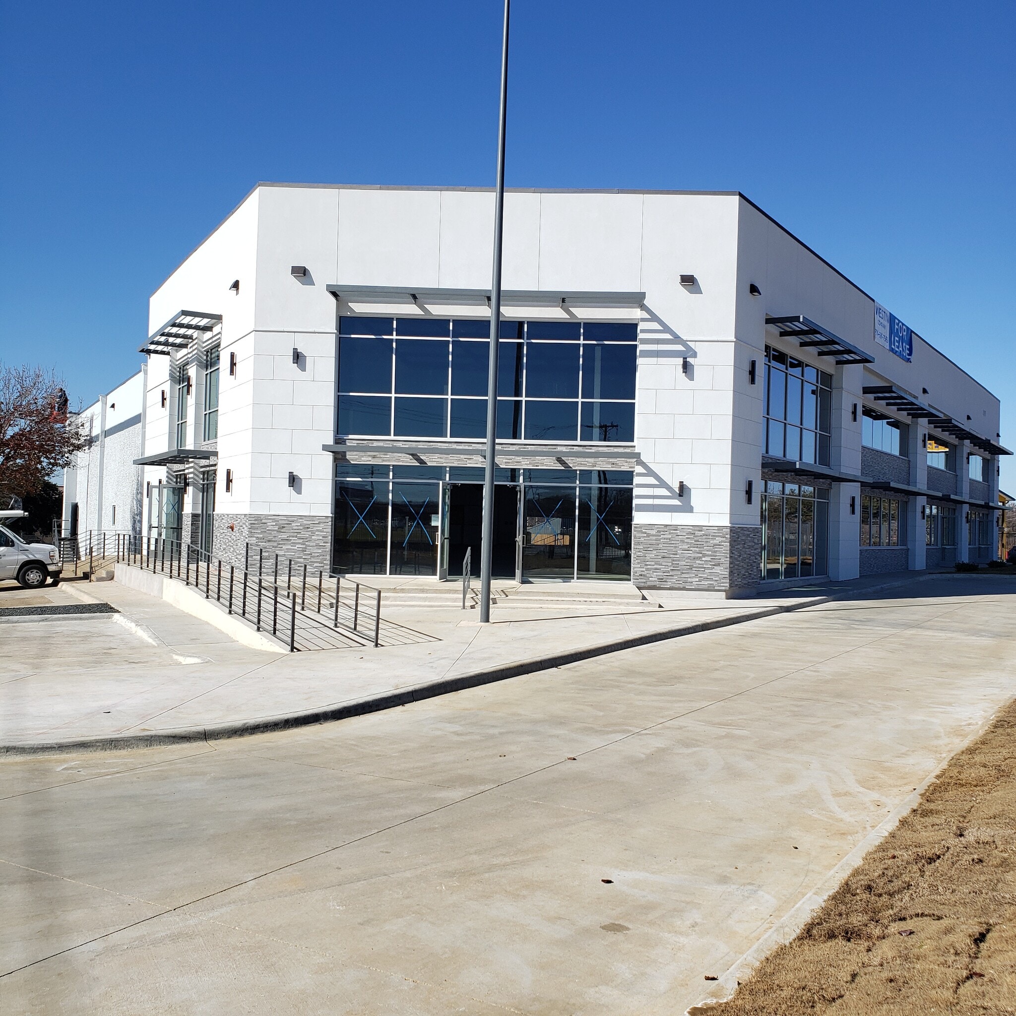 1875 N Interstate 35E, Carrollton, TX for lease Building Photo- Image 1 of 8