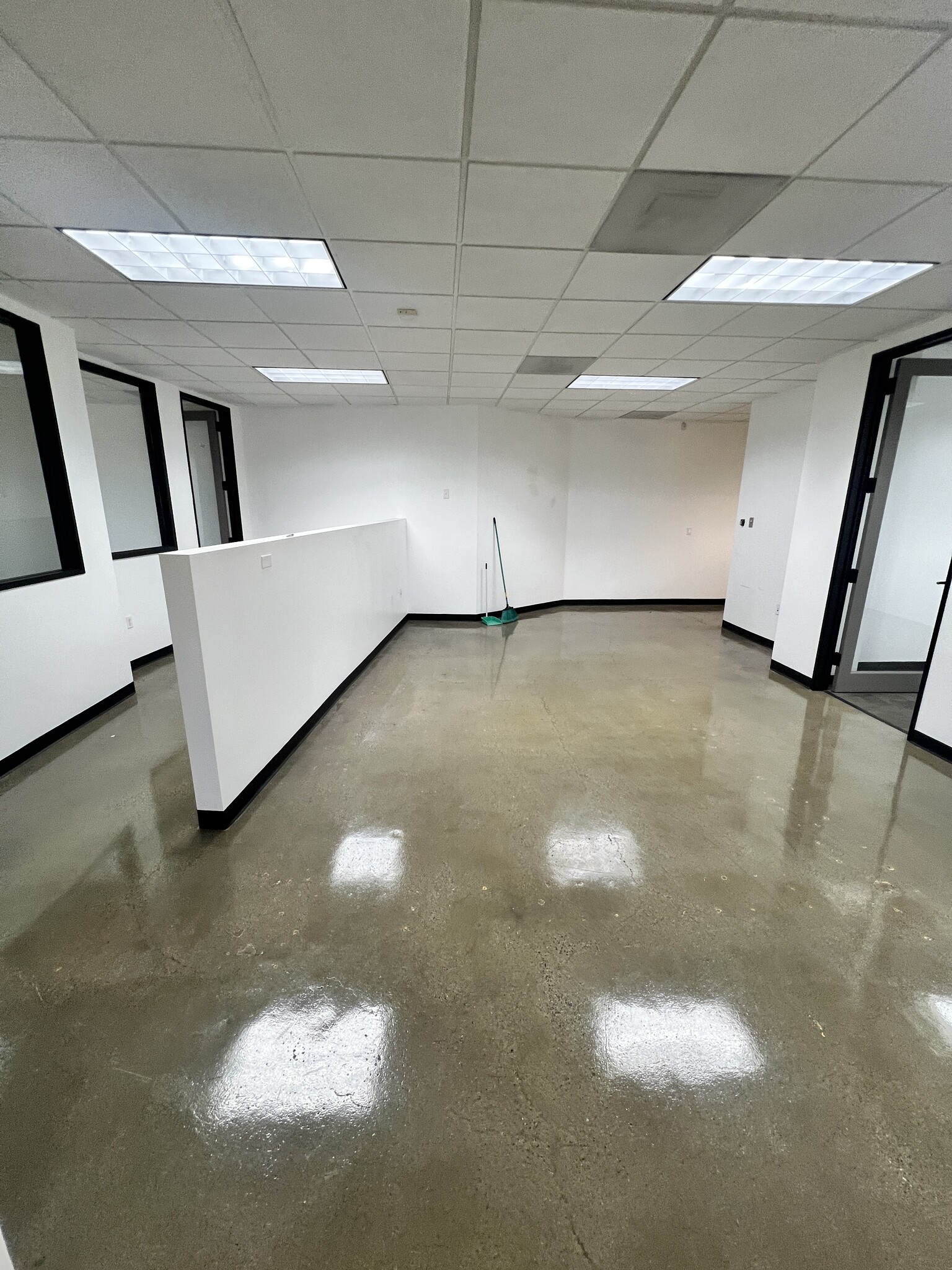 5900 Canoga Ave, Woodland Hills, CA for lease Interior Photo- Image 1 of 13