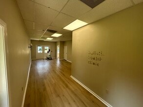 1051 Farmington Ave, Farmington, CT for lease Interior Photo- Image 2 of 9