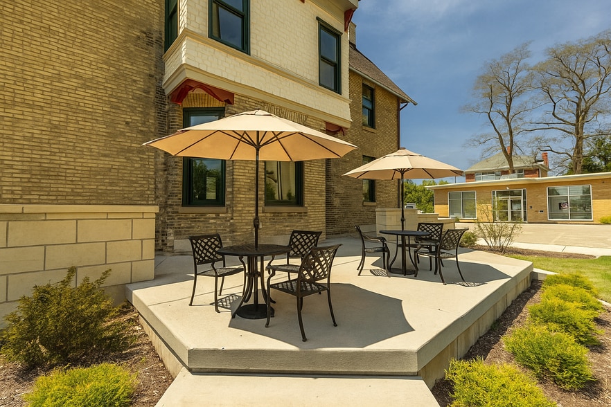 1303 11th St, Monroe, WI for lease - Building Photo - Image 3 of 45