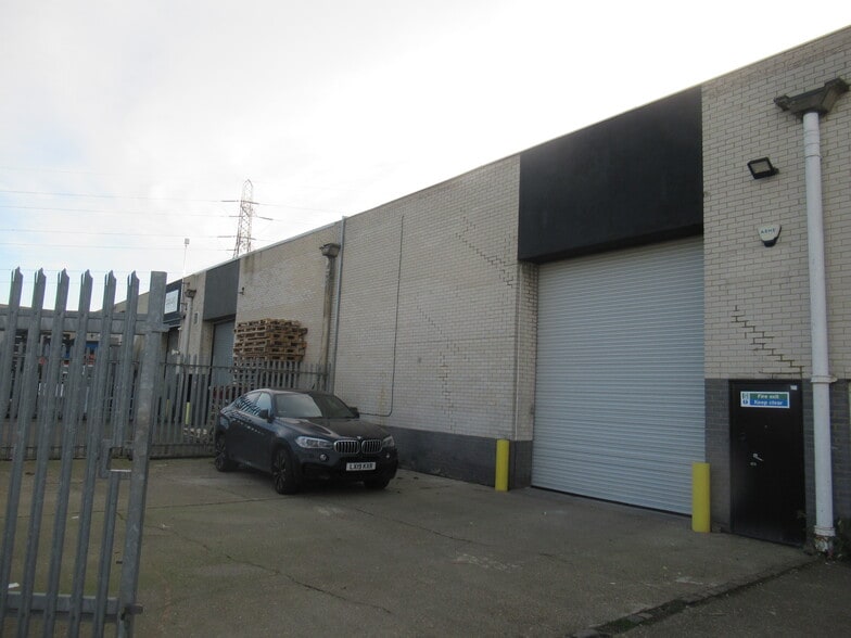 33 Wates Way, Mitcham for lease - Building Photo - Image 2 of 5