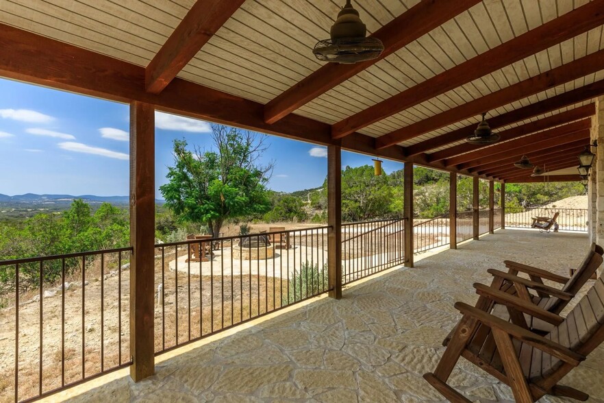 603 Blessing Ln, Utopia, TX for sale - Building Photo - Image 3 of 10