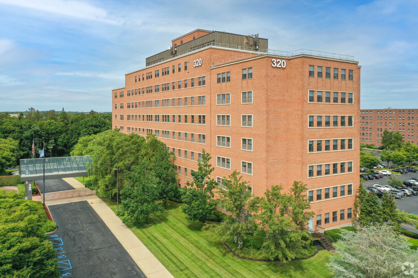 320 Carleton Ave, Central Islip, NY 11722 Courthouse Corporate Center