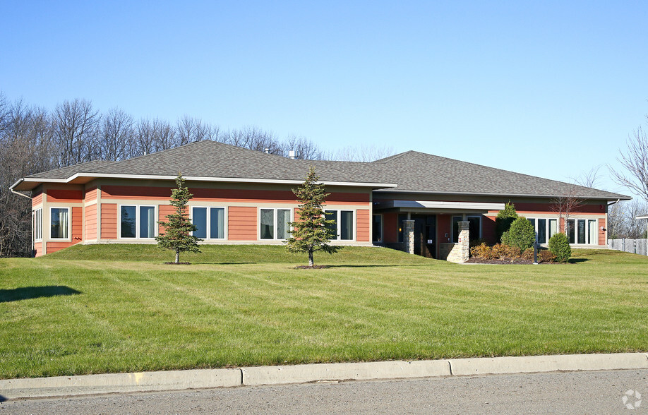 380 Annandale Blvd, Annandale, MN for sale - Primary Photo - Image 1 of 1