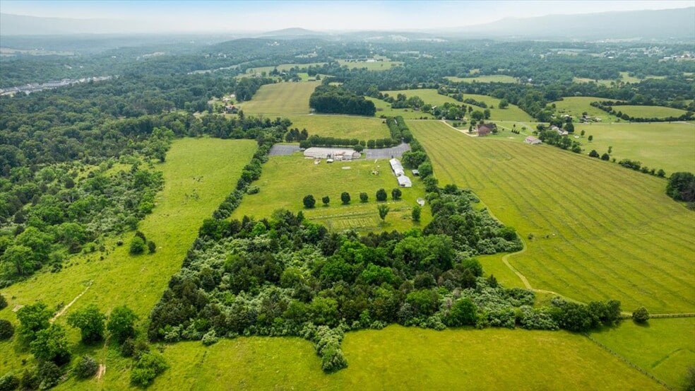 572 Red Bud Rd, Strasburg, VA for sale - Building Photo - Image 3 of 18