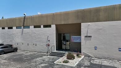 25371-25395 Rye Canyon Rd, Valencia, CA for lease Building Photo- Image 1 of 10