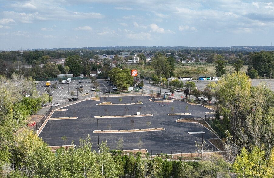 2505 Forest Ave, Staten Island, NY for lease - Aerial - Image 2 of 16