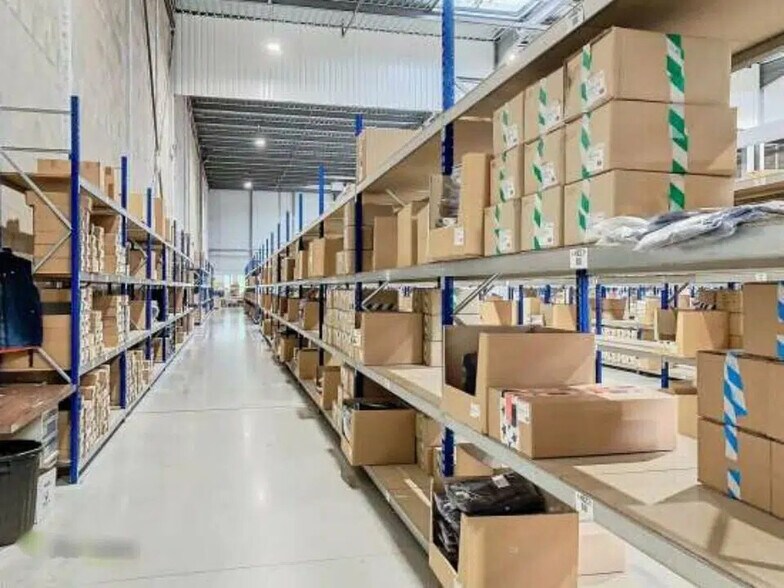 Office in Chantraine for lease - Interior Photo - Image 1 of 5