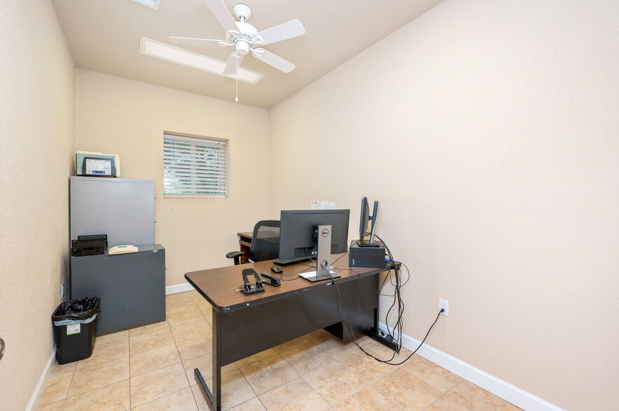 696 S Wilson St, Crestview, FL for sale - Interior Photo - Image 2 of 42