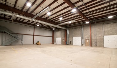 40 Kingbrook Pky, Simpsonville, KY for lease Interior Photo- Image 2 of 7