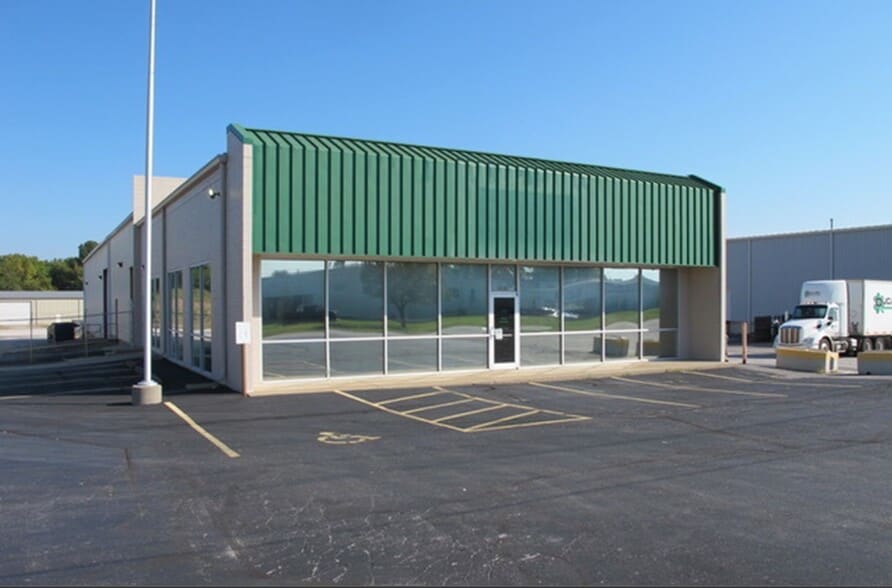 2315 E Chestnut Expy, Springfield, MO for sale - Building Photo - Image 1 of 1