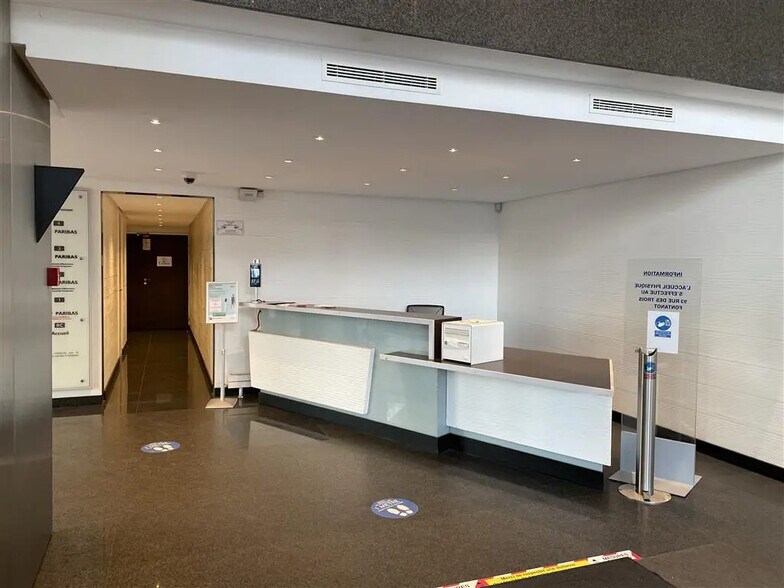 Office in Nanterre for lease - Building Photo - Image 2 of 7