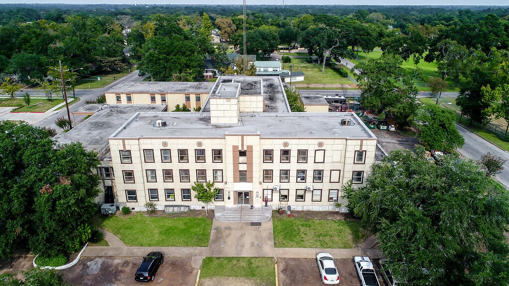 301 S 1st St, Conroe, TX for sale Building Photo- Image 1 of 1