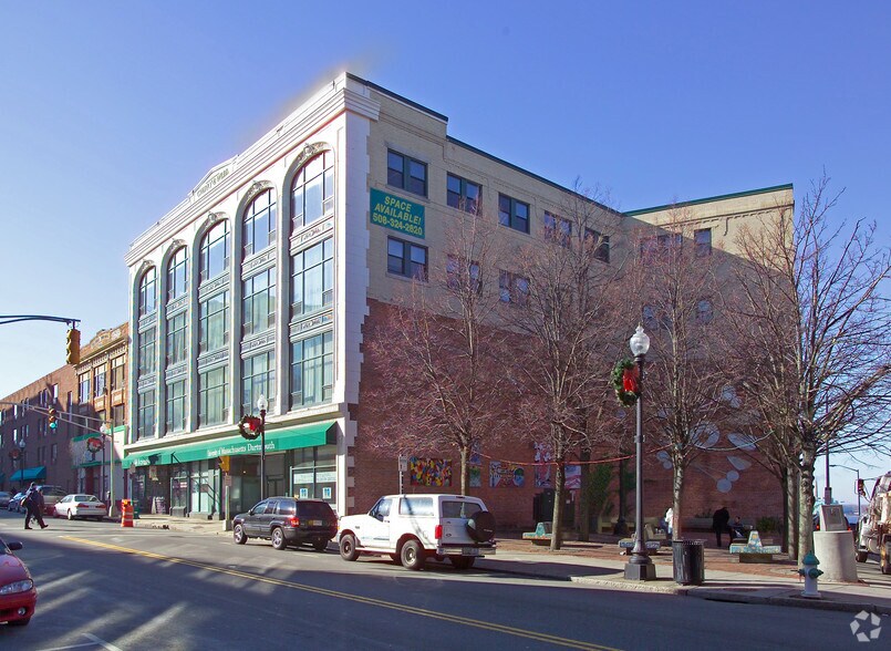 139 S Main St, Fall River, MA 02721