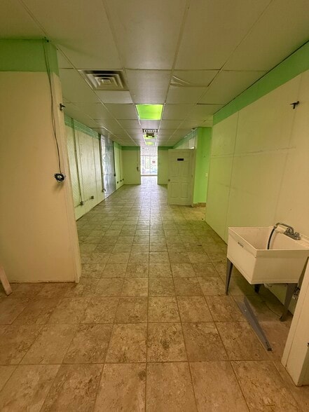 1400-1412 Beverly Dr, Wichita Falls, TX for lease - Interior Photo - Image 3 of 9