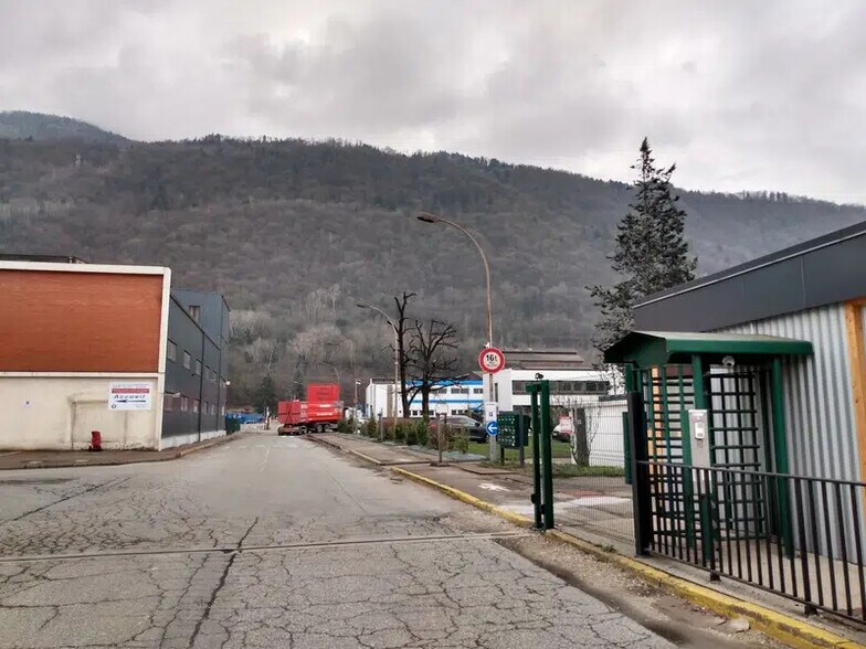 Office in Pontcharra for lease - Building Photo - Image 2 of 4