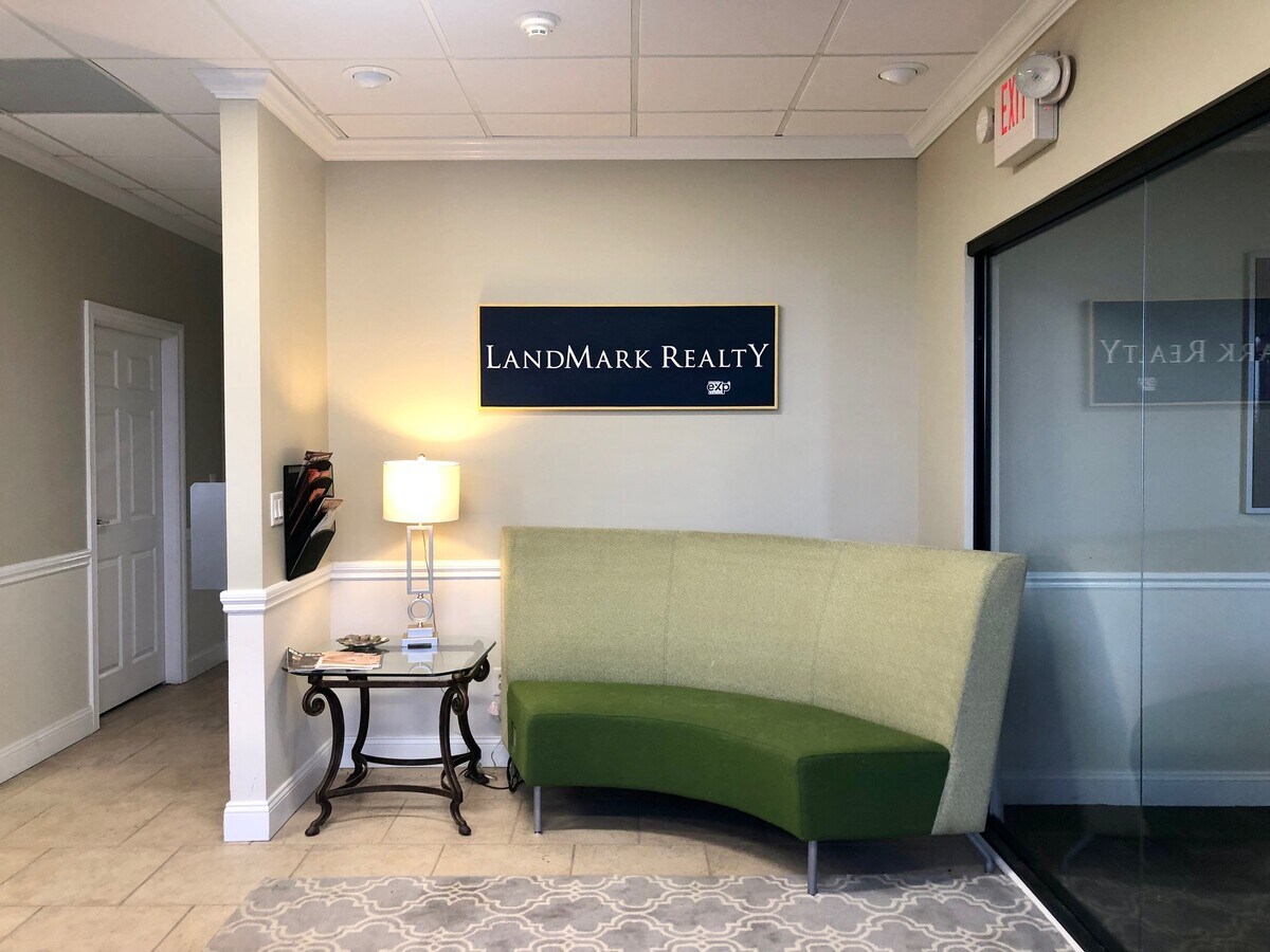 40600 Ann Arbor Rd, Plymouth, MI 48170