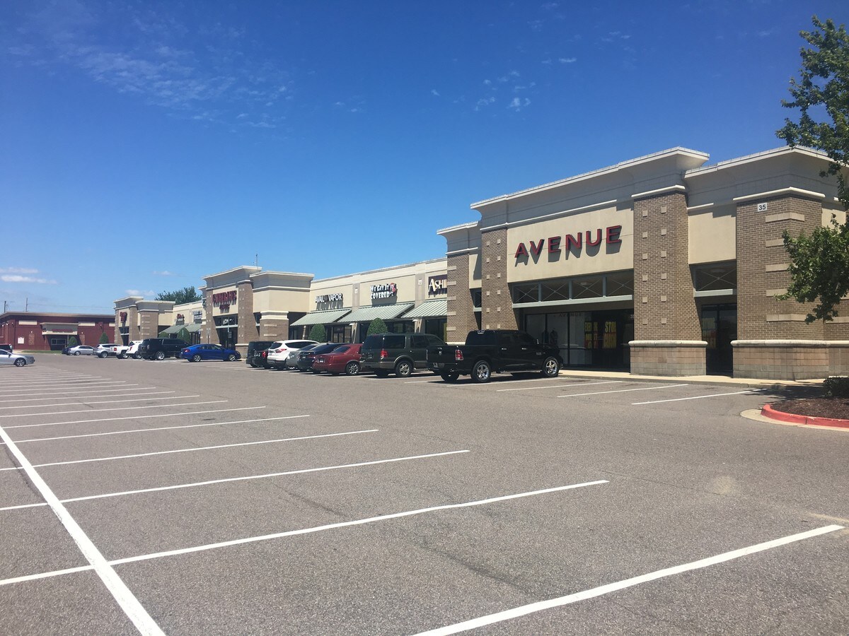 225 Goodman Rd W, Southaven, MS, 38671 Retail Space For Lease