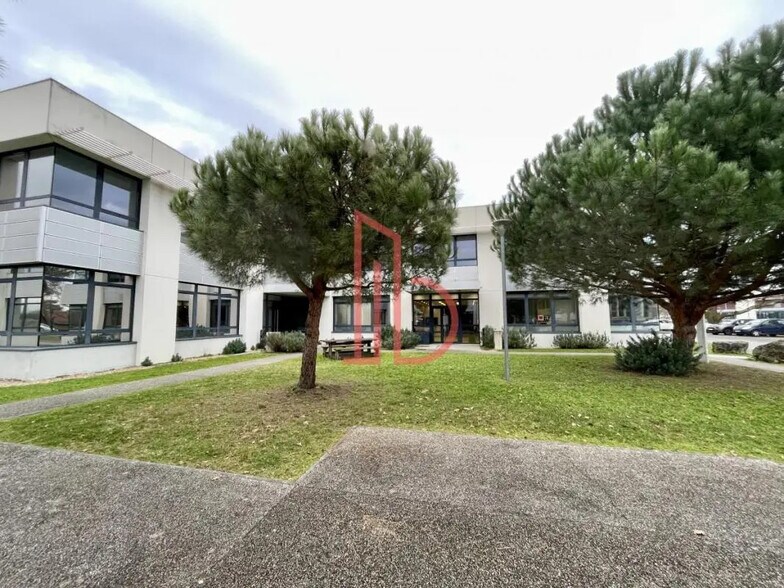 Office in Mérignac for lease - Building Photo - Image 1 of 5