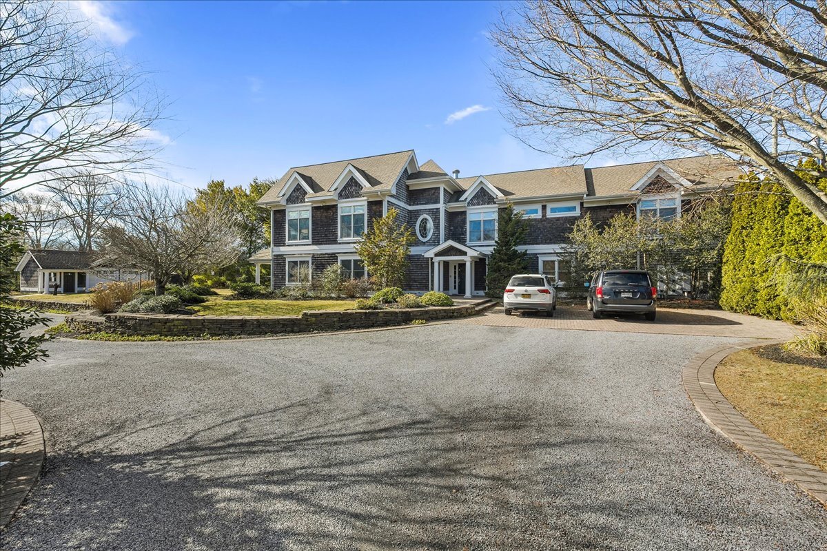 584 Middle Rd, Bayport, NY for sale Building Photo- Image 1 of 1