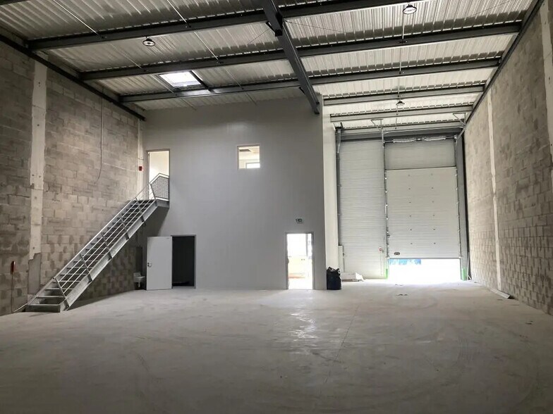 Industrial in Artigues-près-Bordeaux for lease - Building Photo - Image 2 of 13