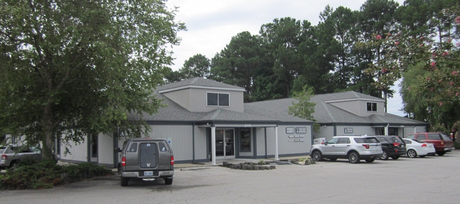 24402444 Commerce Rd, Jacksonville, NC 28546 College Square Office