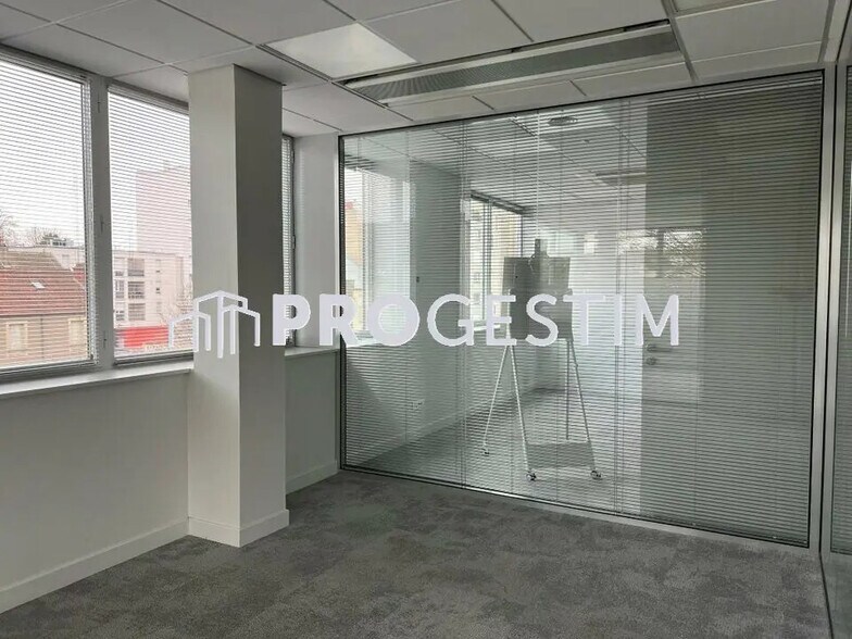 Office in Dijon for lease - Interior Photo - Image 3 of 8