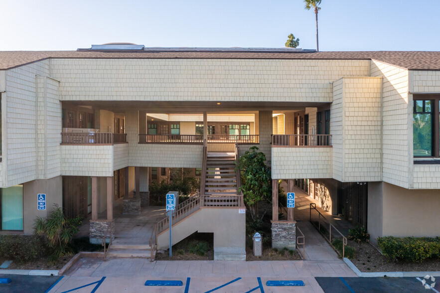 161 Fashion Ln, Tustin, CA for lease - Building Photo - Image 3 of 4