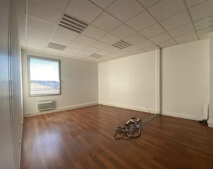 Office in Saint-Ouen-sur-Seine for lease - Interior Photo - Image 2 of 15