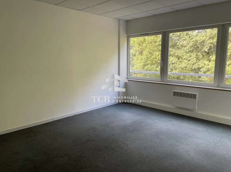 Office in Carquefou for lease - Interior Photo - Image 1 of 7