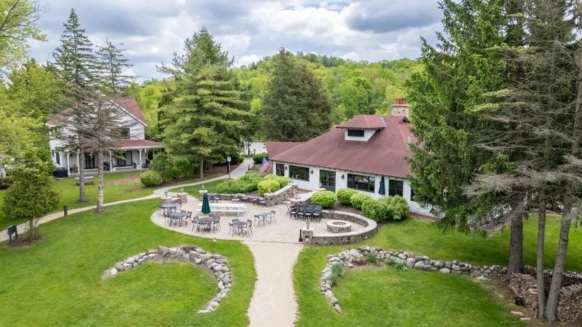 5151 Timmer Bay Rd, West Bend, WI for sale - Building Photo - Image 2 of 4