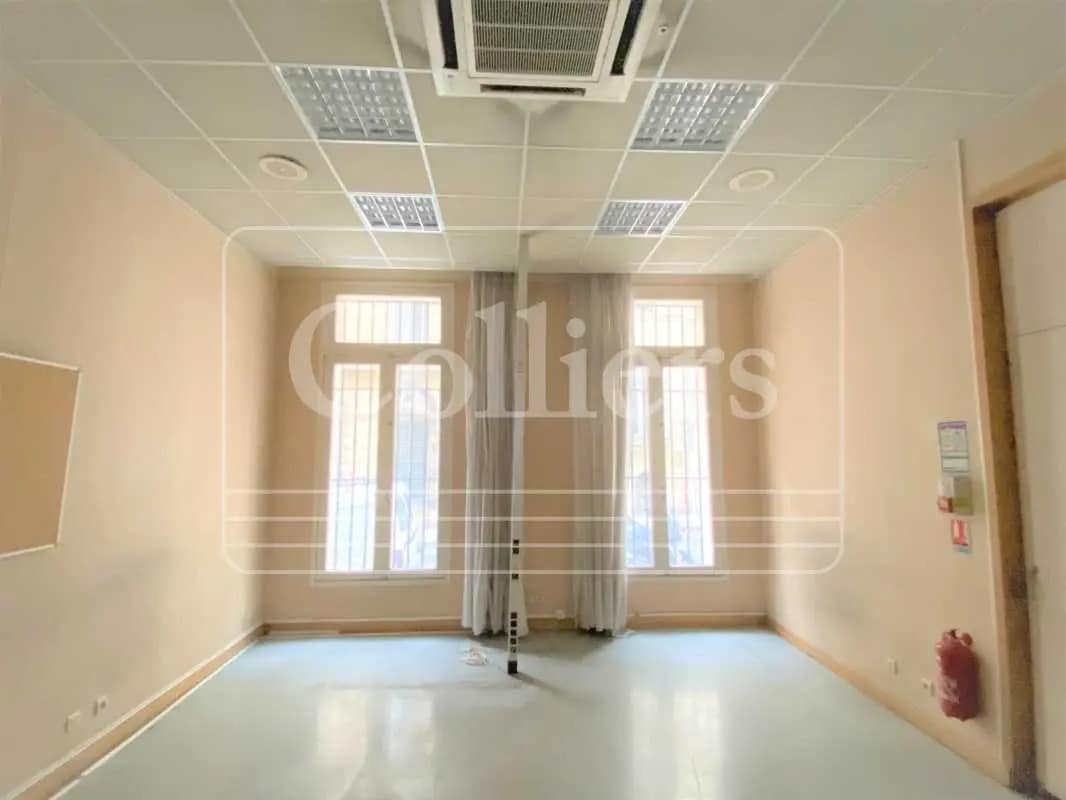 Office in Marseille for sale Interior Photo- Image 1 of 9