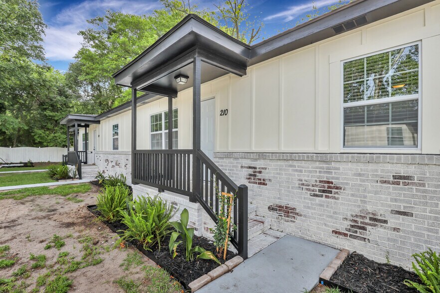 210 W 57th St, Savannah, GA for sale - Building Photo - Image 1 of 1