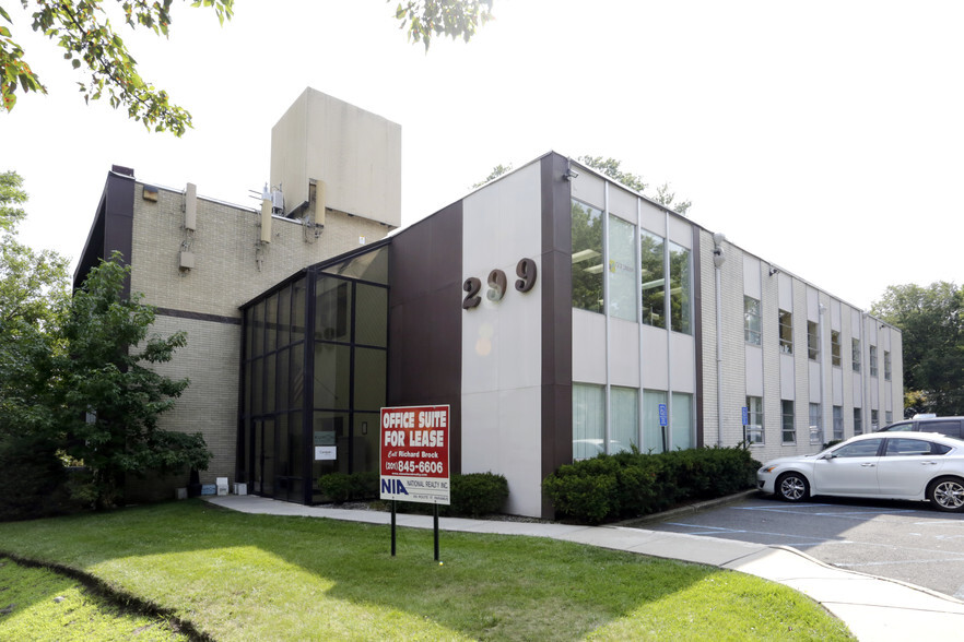 299 Forest Ave, Paramus, NJ for lease - Primary Photo - Image 1 of 3