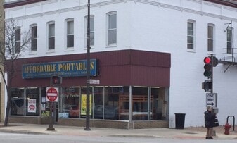 924 Davis St, Evanston IL - Storefront Property