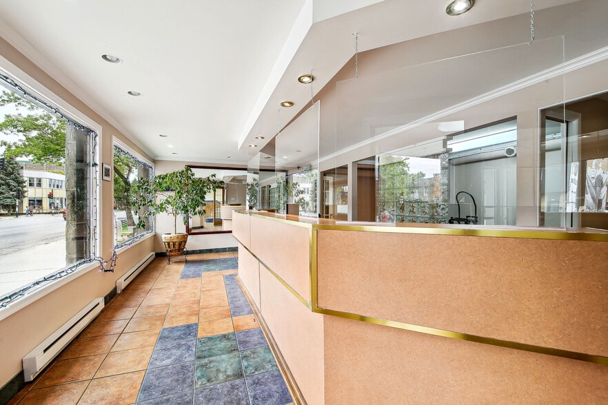 150 Rue Jarry E, Montréal, QC for lease - Interior Photo - Image 2 of 17