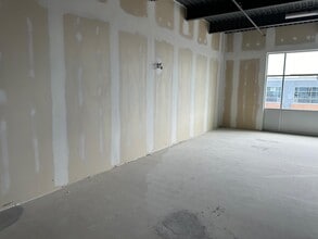 1038 Garner Rd W, Hamilton, ON for lease Interior Photo- Image 2 of 17