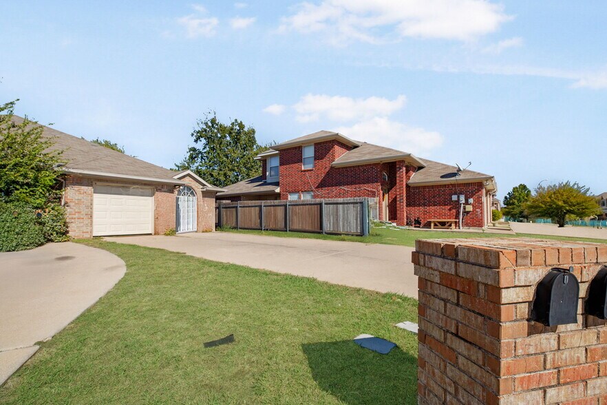 5617 Blackmon Ct, Fort Worth, TX for sale - Building Photo - Image 2 of 3