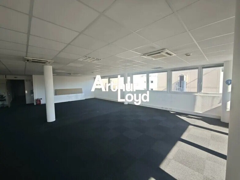 Office in Villeneuve-Loubet for lease - Interior Photo - Image 3 of 10