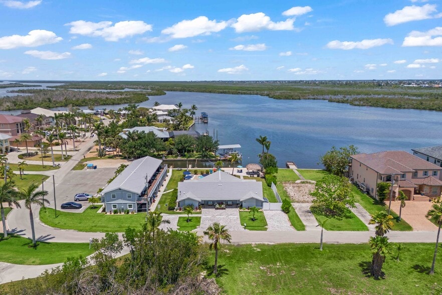 Matlacha on Shoreview portfolio of 2 properties for sale on LoopNet.com - Building Photo - Image 2 of 98