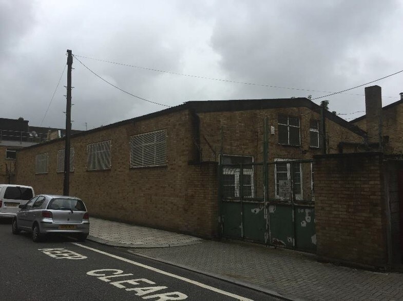 11-25 Chatfield Rd, London for sale - Primary Photo - Image 1 of 1