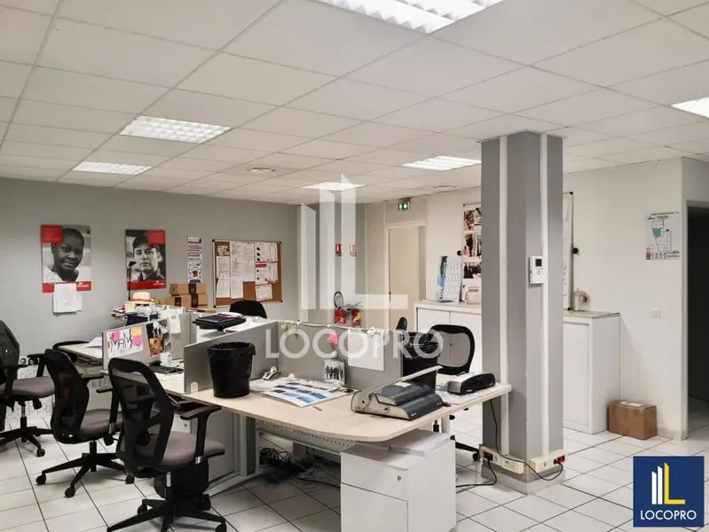 Office in Marseille for lease Interior Photo- Image 1 of 6