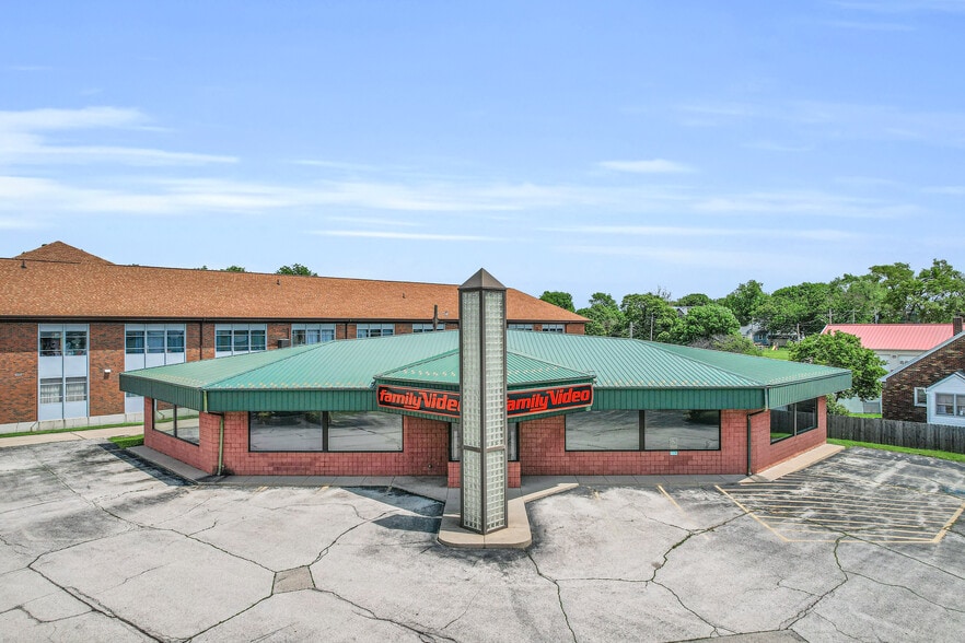 301 E Champaign Ave, Rantoul, IL for lease - Building Photo - Image 2 of 16