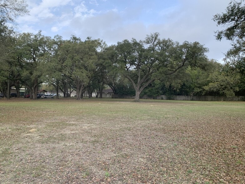 518 Royce st, Pensacola, FL for sale - Building Photo - Image 2 of 6