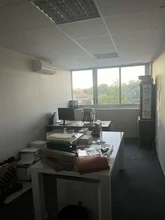Office in Tassin-la-Demi-Lune for lease Interior Photo- Image 2 of 7